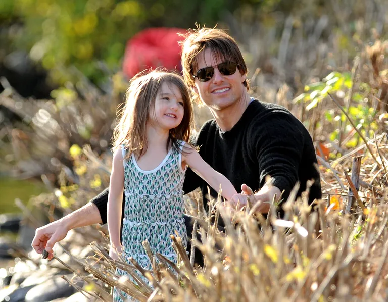 Suri Cruise and Tom Cruise visit Charles River Basin on October 10, 2009, in Cambridge, Massachusetts | Source: Getty Images

